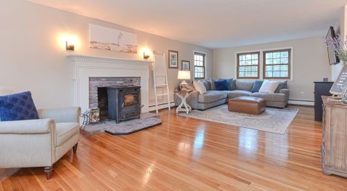 37 Needham St, Norfolk MA  02056-1648 exterior