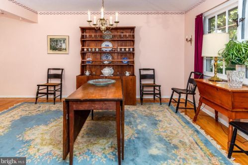 33 Pineknoll Dr, Trenton NJ 08648-3143 exterior