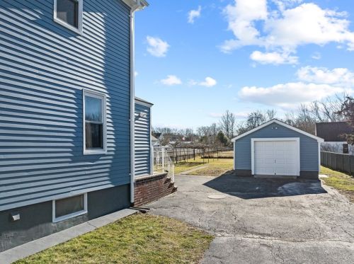 469 Middleboro Ave, Taunton MA 02780-3803 exterior