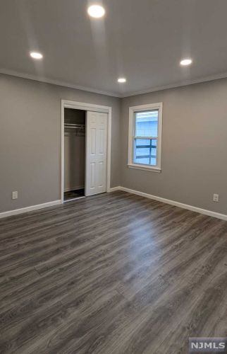 39 Midland Ave, Kearny NJ  07032-4125 exterior