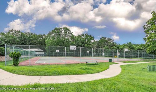 402 Daffodil Dr, Jackson Twp NJ 08527-4127 exterior