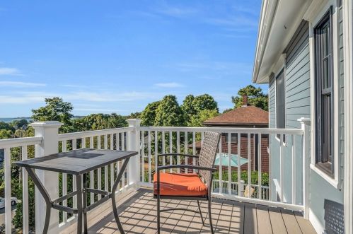 12 Baker Ave, Beverly MA 01915-3504 exterior