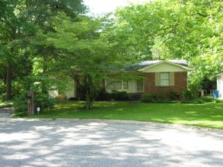 600 Forrest Dr, Birmingham AL  35209-5104 exterior