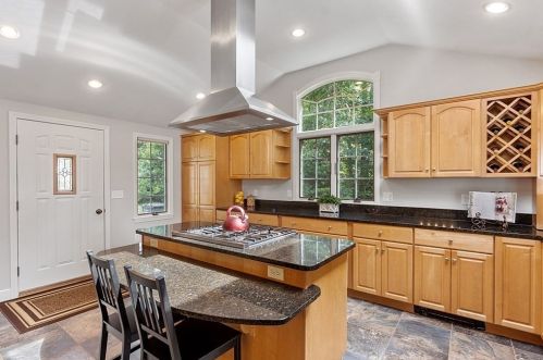 130 Willow St, Acton, MA 01720-2728