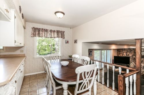 8738 Bruce Dr, Niles IL 60714-2344 exterior