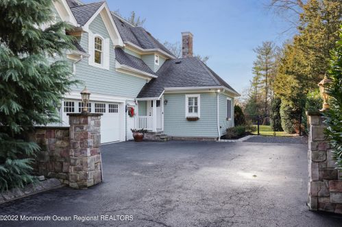 21 Vista Dr, Little Silver NJ  07739-1611 exterior