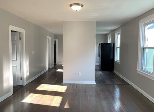 228 Phillips Ave, New Bedford MA 02746-1858 exterior