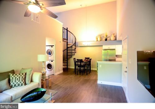 1094 Tristram Cir, West Deptford, NJ 08051-2225