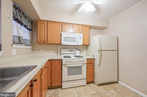 1421 Tristram Cir, West Deptford NJ 08051-2264 exterior