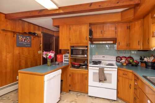 20 St, Taunton MA 02780-4392 exterior