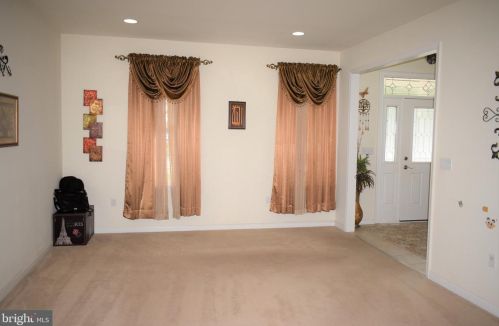 94 Drift Ave, Trenton NJ 08648-3505 exterior