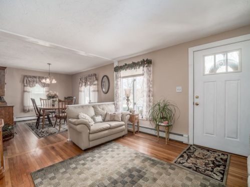 12 Candlewood St, Worcester MA 01602-2804 exterior