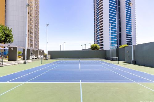 88 Piikoi St, Honolulu HI 96814-4245 exterior