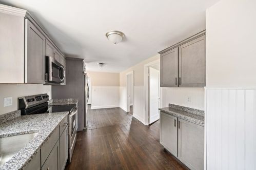 210 Hart St, Taunton MA  02780-6945 exterior