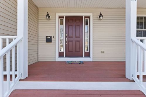 14 Wompatuck Rd, Hingham MA 02043-1100 exterior