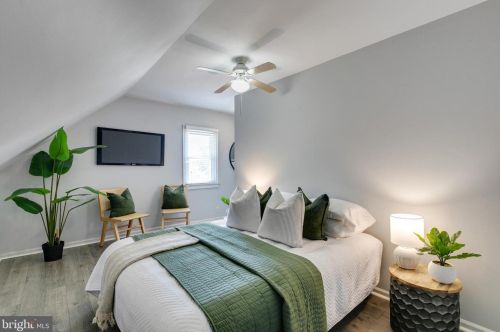 301 Lincoln Ave, West Deptford NJ  08066-1132 exterior