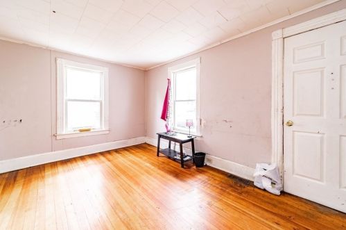 11 Sycamore St, Montgomery MA 01085-3215 exterior