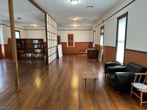 37 Carpenter St, Milford, NJ 08848-1310