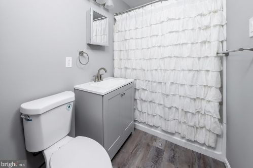 41 Crestmont Dr, West Deptford NJ 08051-2161 exterior