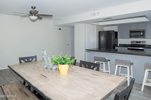 2322 Country Gables Dr, Phoenix AZ 85053-4532 exterior