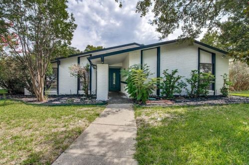 2521 Norway Dr, Garland TX  75040-4318 exterior