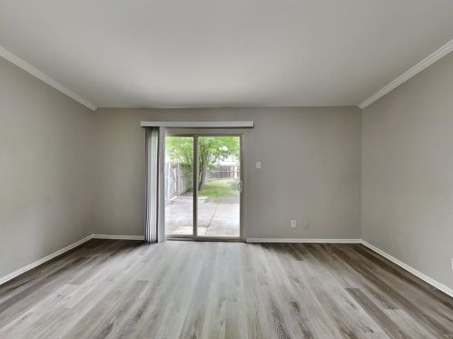 2813 Fern Glen Dr, Garland TX  75043-6104 exterior