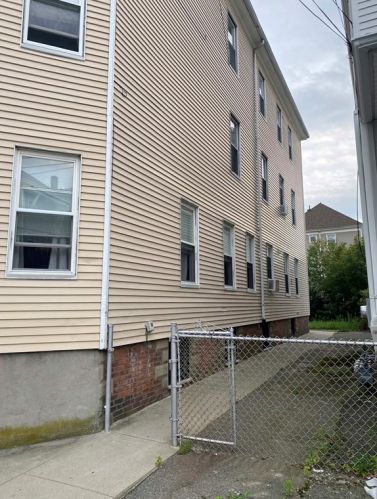 82 Davis St, New Bedford MA  02746-5310 exterior