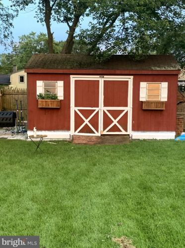 1037 Salem Ave, West Deptford NJ 08096-6062 exterior