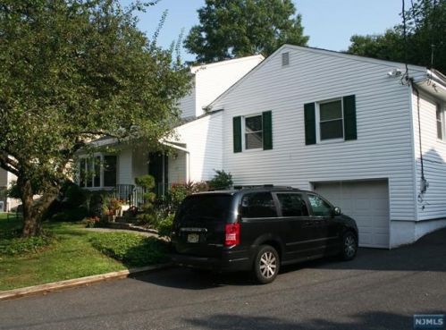 82 Heatherhill Rd, Cresskill NJ  07626-1021 exterior