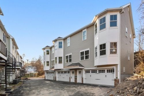 50 Desmoines Rd, Quincy MA 02169-8766 exterior