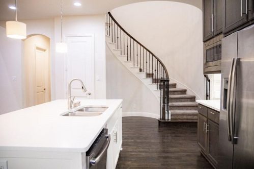 7959 Southfork Bnd, Irving TX 75063-4527 exterior