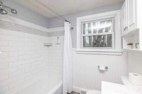 194 Hart St, Taunton MA 02780-6945 exterior