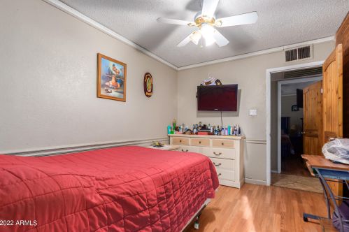 3319 61 St, Phoenix AZ 85033-4112 exterior