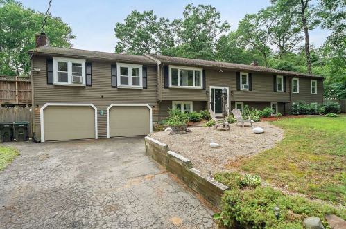 25 Laurie Ln, East Bridgewater, MA 02324-3539