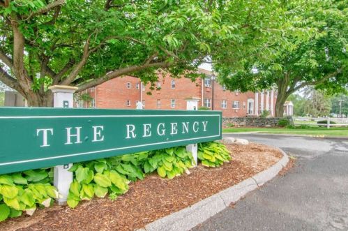 132 Regency Park Dr, Agawam, MA 01001-2248