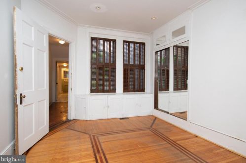 334 15 St, Philadelphia PA 19102-0010 exterior