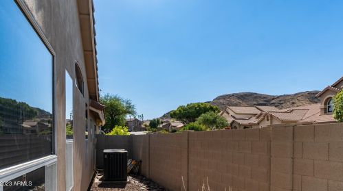 14015 33rd St, Phoenix AZ  85044-8715 exterior