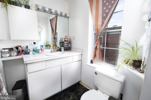 614 6 St, Philadelphia PA 19147-2128 exterior