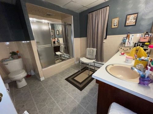 47 Acton St, Worcester MA 01604-4828 exterior