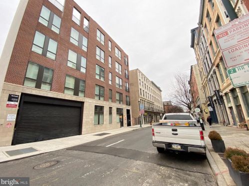 37 3rd St, Philadelphia PA 19106-4508 exterior