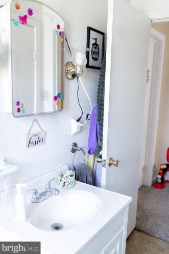 48 Arline Ave, West Deptford NJ 08096-1912 exterior