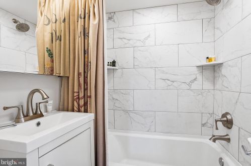 337 6th St, Philadelphia PA  19106-4138 exterior