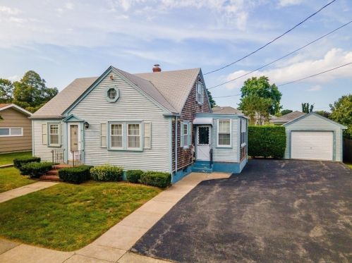 99 Jarry St, New Bedford, MA 02745-2712