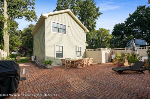 900 Roseld Ave, Tinton Falls NJ  07712-4154 exterior