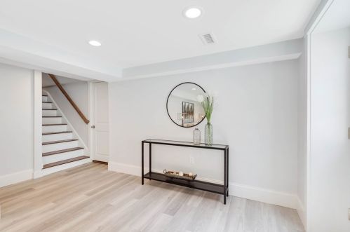 405 Main St, Lynnfield MA 01940-2559 exterior