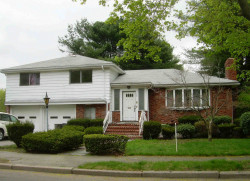 128 Olde Field Rd, Newton, MA 02459-2720