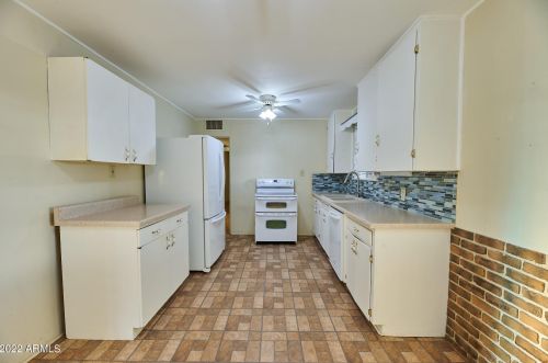 4234 42nd Pl, Phoenix AZ  85018-4290 exterior