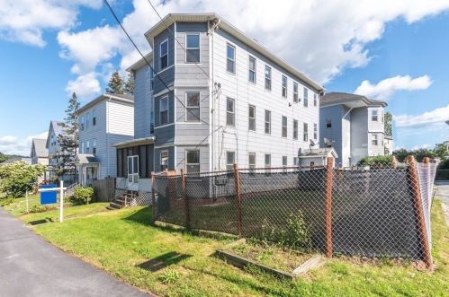 21 Whipple St, Worcester MA 01607-1339 exterior