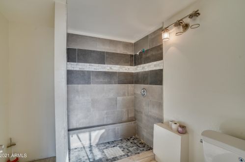 2031 37 Dr, Phoenix AZ 85053-2807 exterior