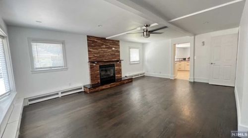 385 Stonetown Rd, Skyline Lakes NJ  07456-1308 exterior